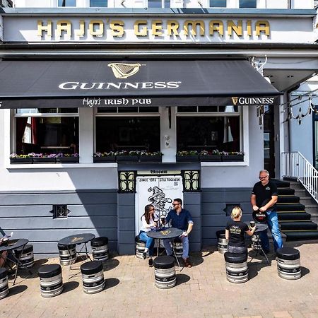 Hajo'S Germania Lodge & Irish Pub Rudesheim am Rhein Bagian luar foto