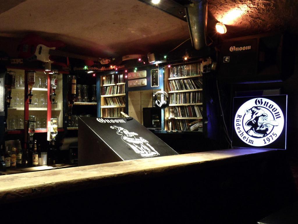 Hajo'S Germania Lodge & Irish Pub Rudesheim am Rhein Bagian luar foto