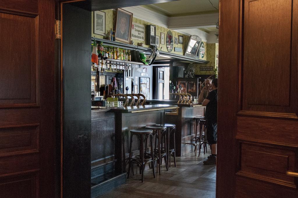 Hajo'S Germania Lodge & Irish Pub Rudesheim am Rhein Bagian luar foto